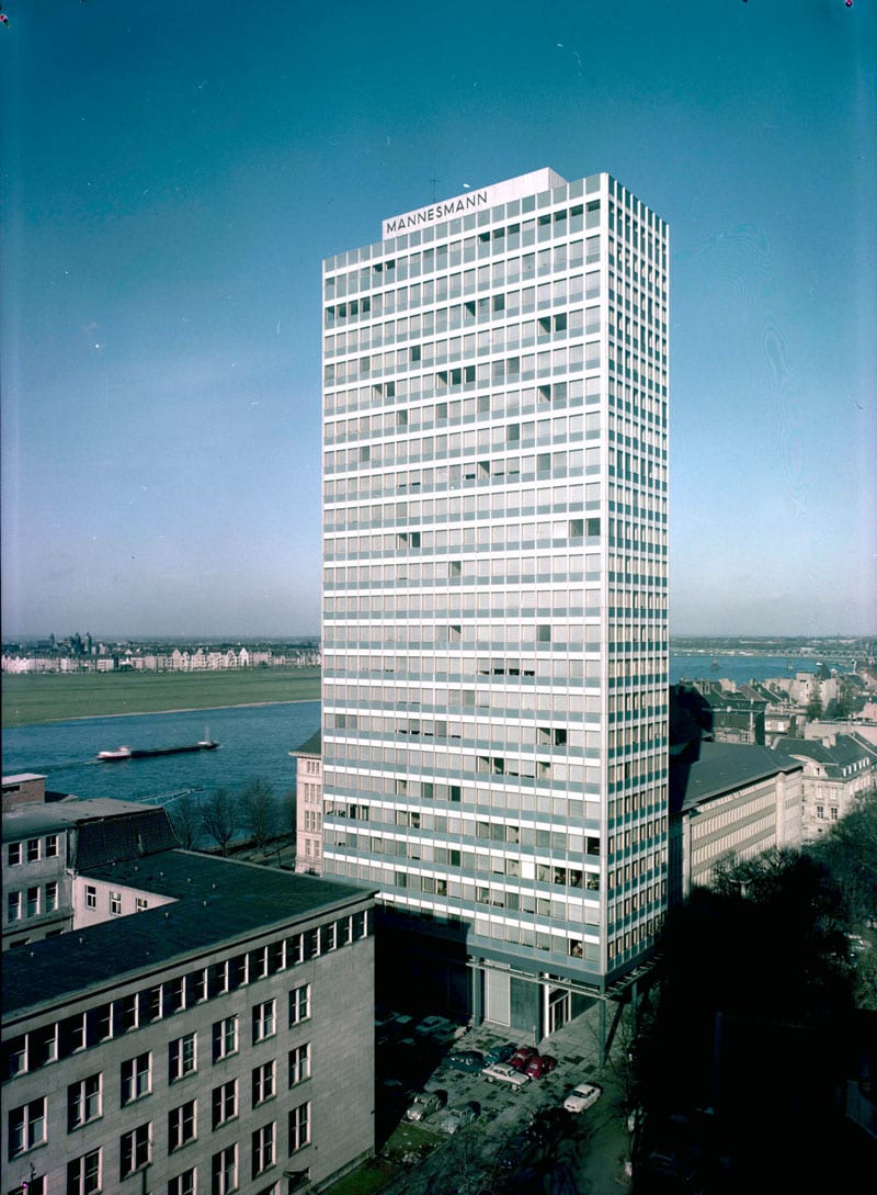 Das Mannesmann-Hochhaus in Düsseldorf 1958 (Foto: Inge Görtz-Bauer)