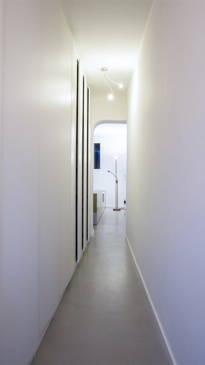 Berlin-Tempelhof Altbau-Wohnung mit Badewanne im Wohnzimmer Architekt Alexander John Huston luftbruecke02