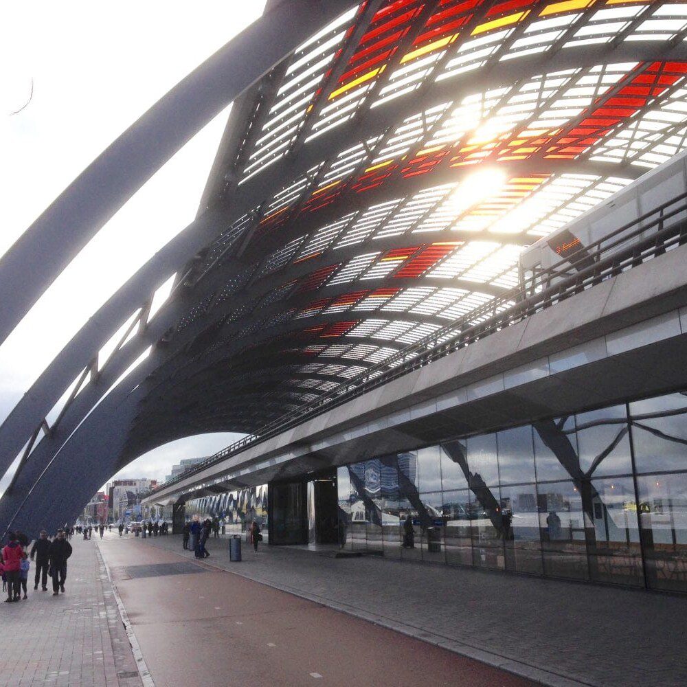 Amsterdam Centraal: Der Busbahnhof von Benthem Crouwel Architects (Foto: Eric Sturm)
