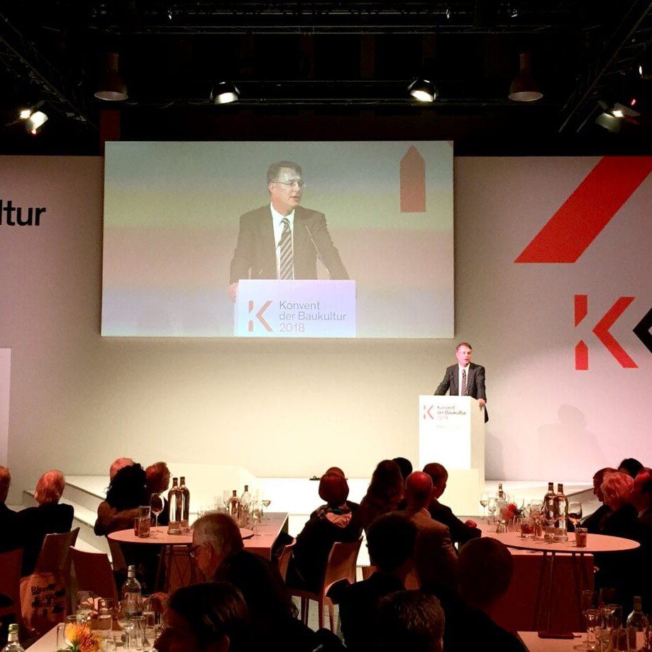 Staatssekretär Gunther Adler bei seiner Ansprache auf dem Konvent der Baukultur 2018 in Potsdam (Foto: Eric Sturm)