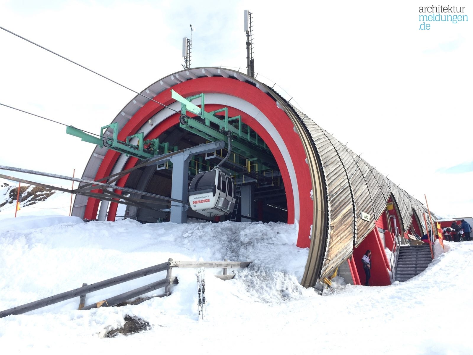 Konstruktiver Holzbau auf 2.000 m Höhe: Die Bergstation der Gipfelbahn Fulseck im Skigebiet Dorfgastein-Großarltal (Foto: Eric Sturm)