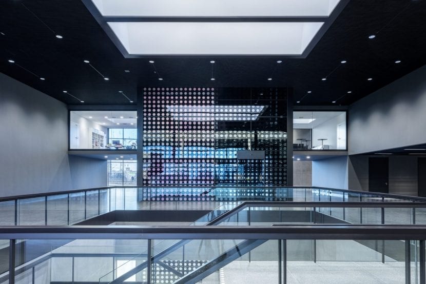 Die Erschliessung, Ausstellungsflächen und Galerien im Obergeschoss des Futuriums (Foto: TRILUX)