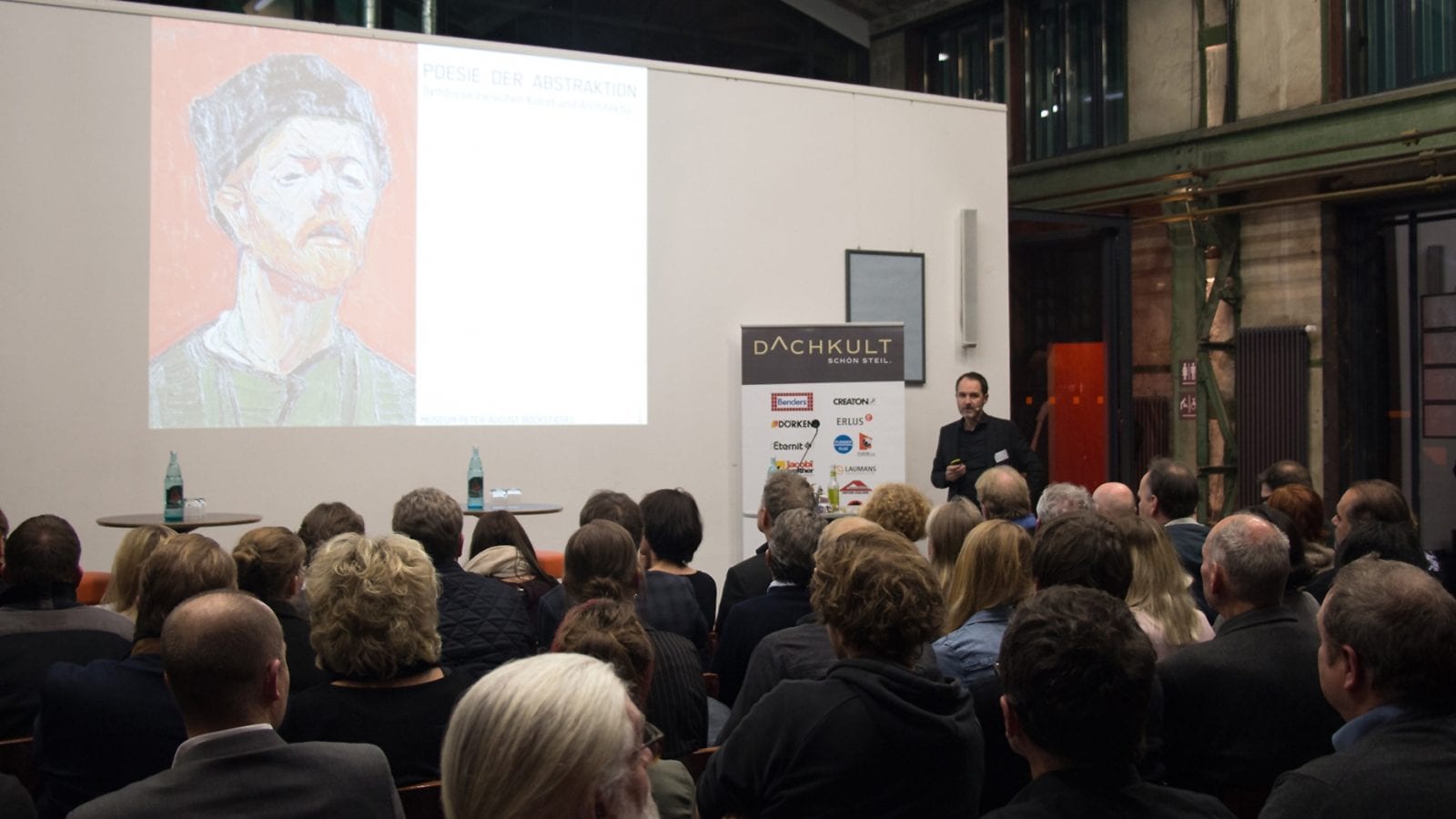 Prof. André Habermann (habermann.decker.architekten) bei seinem Vortrag über das Museum Peter-August-Böckstiepel-Haus, Werther (Foto: dachkult.de)