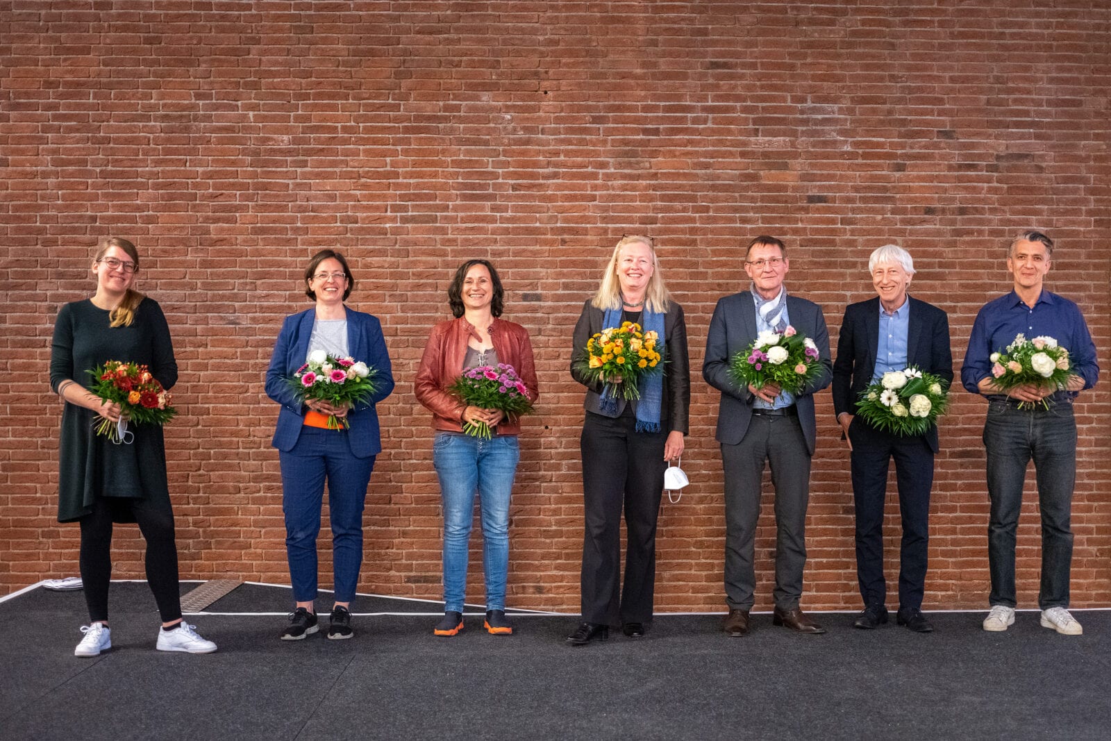 Der im Mai 2021 neu gewählte Vorstand der Architektenkammer Berlin, von links nach rechts: Andrea Männel, Hille Bekic, Andrea Müller, Theresa Keilhacker, Daniel Sprenger, Carl Herwarth von Bittenfeld, Ayhan Ayrilmaz (Foto: Architektenkammer Berlin / Till Budde)