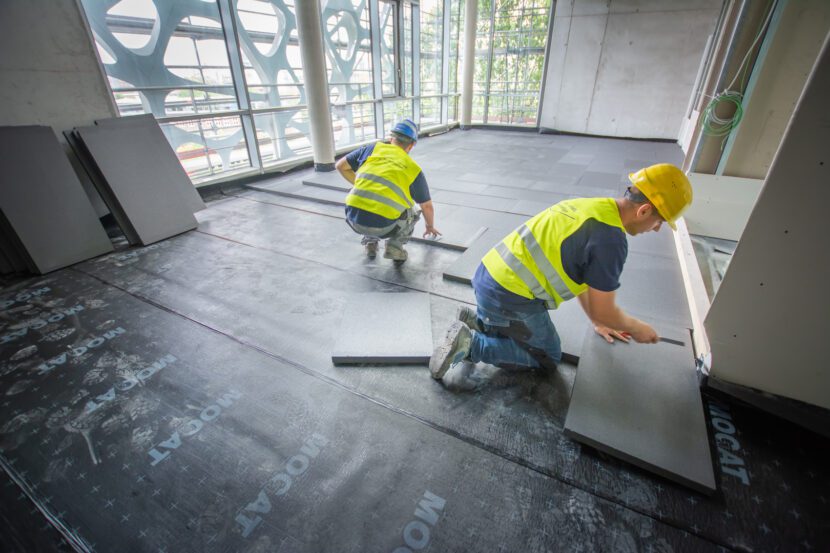 Als Trittschalldämmung wurden in den oberen Stockwerken 40 mm-Platten aus Neopor® BMB verlegt (Foto: BASF)