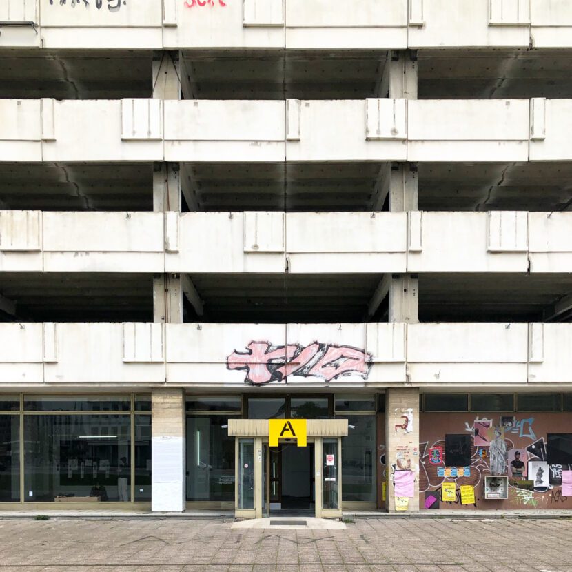 Bauen im Bestand: Das entkernte "Haus der Statistik" am Berliner Alexanderplatz wird saniert und mit neuen Nutzungen gefüllt (Foto: Eric Sturm, 2021)