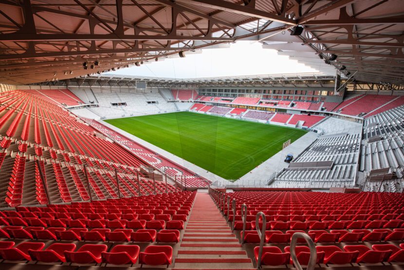 Neubau Europa-Park Stadion des SC Freiburg: Blick in den Innenraum des Stadions mit seinen 34.700 Sitz- und Stehplätzen (Quelle: HPP Architekten, Foto: Klaus Polkowski)