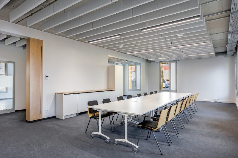 Zeitgemäße Arbeitsplätze: Alle Büros sind modern und funktional eingerichtet – so auch die Besprechungs- und Konferenzräume (Foto: Heiko Stahl)