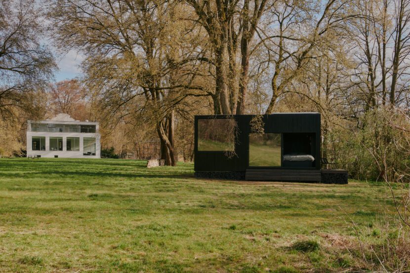 In einer Kooperation mit dem Kunstort Wehrmuehle kann das Mini-Haus von Sigurd Larsen in Biesenthal bei Bernau gemietet werden (Foto: Noel Richter)