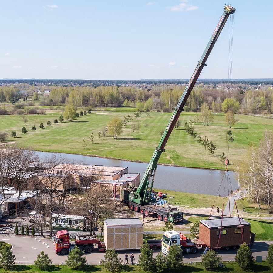 Lieferung und Montage der Module für einen Golfclub-Gebäude in der Ukraine mit ca. 1.000 m² Grundfläche (Foto: USDM)