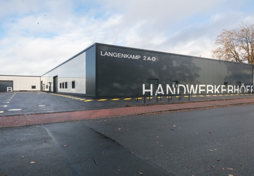 Dank der weiten Innenhöfe können auch große LKWs problemlos Materialien für die Handwerkerbetriebe anliefern (Foto: HGEsch)