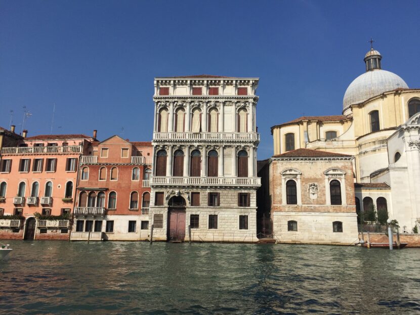 Historische Fassaden an einem Kanal in Venedig (Symboldbild, Foto: Eric Sturm)