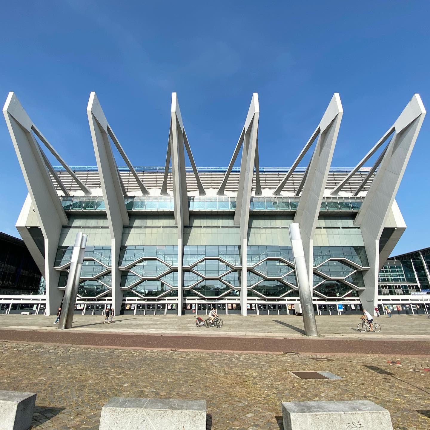 Heutige Ansicht der ehemaligen Stadthalle Bremen (aktuelle Bezeichnung: