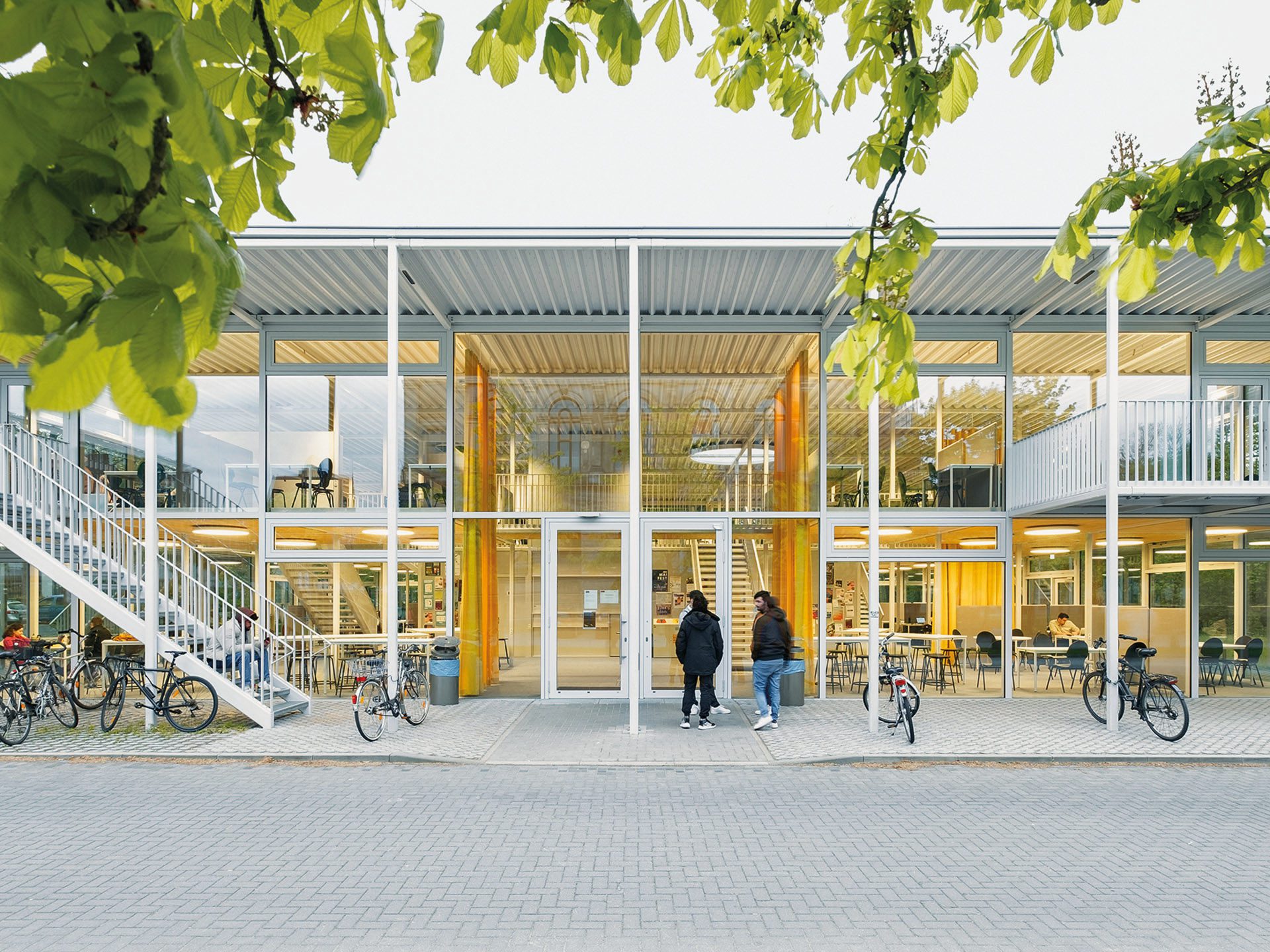 Eingangsbereich des Studienrendenhaus der TU Braunschweig (Quelle: Gustav Düsing & Max Hacke, Berlin / Foto: Iwan Baan)