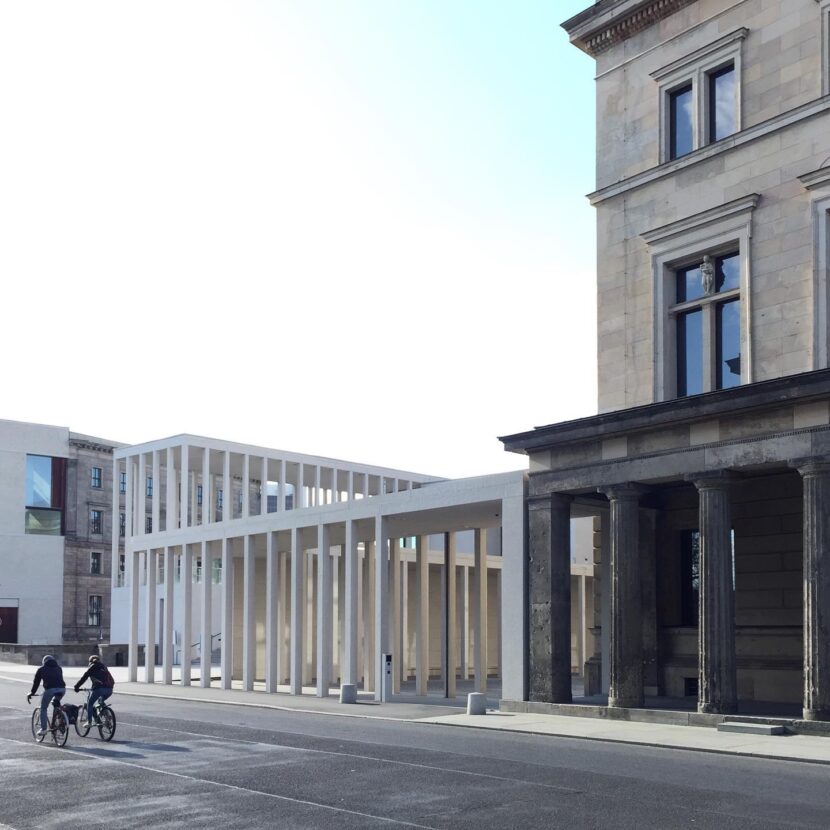 Die James-Simon-Galerie von David Chipperfield Architects als architektonisches Bindeglied der Museumsinsel Berlin (Foto: Eric Sturm, 2020)