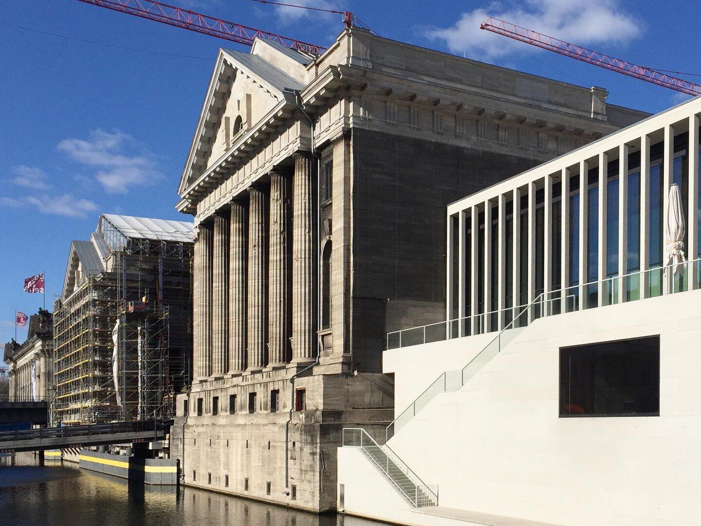 Die James-Simon-Galerie von David Chipperfield Architects als architektonisches Bindeglied der Museumsinsel Berlin (Foto: Eric Sturm, 2020)