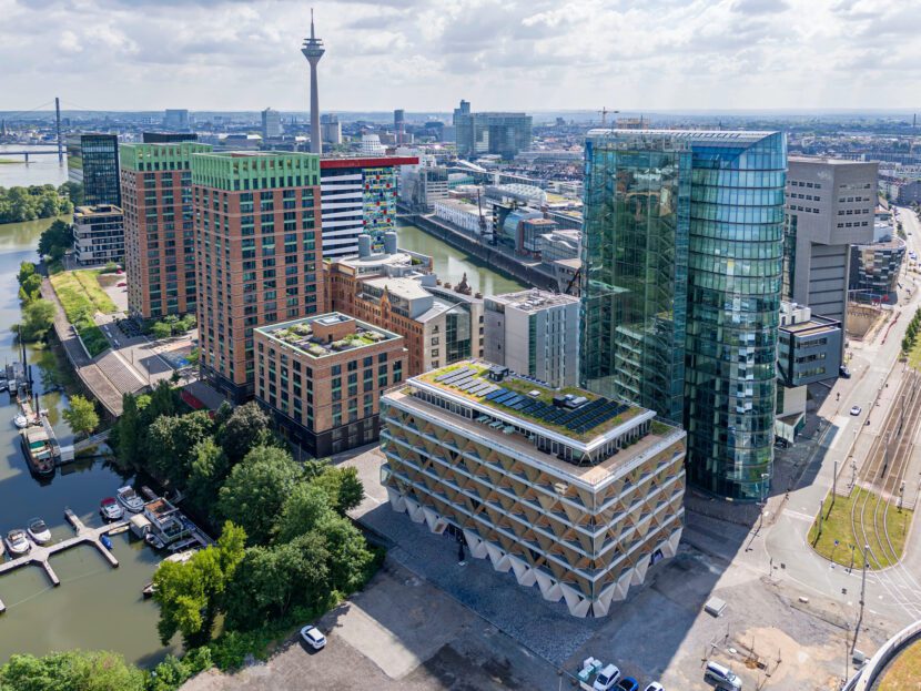 Vogelperspektive: The Cradle im Düsseldorfer Medienhafen (Quelle: HPP Architekten GmbH, Foto: © Ralph Richter)