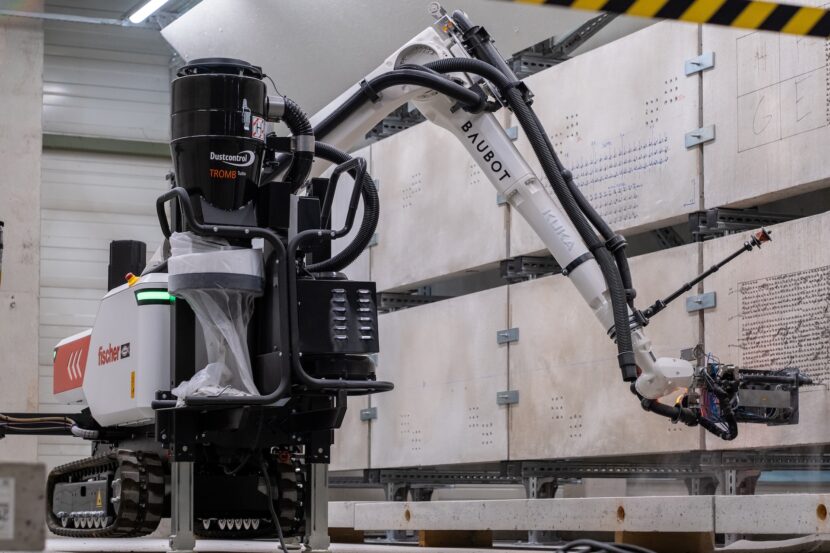 Der fischer Baubot bei einer Bohranwendung an Betonbauteilen (Foto: fischer BAUBOT)
